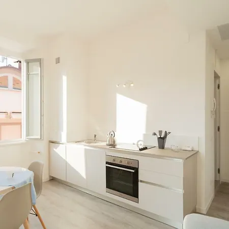 The Little By Rent Lägenhet Como