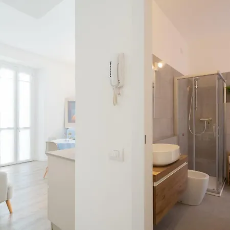 The Little By Rent Lägenhet Como